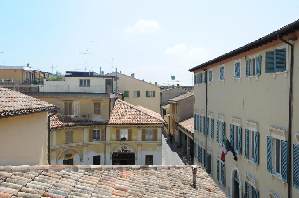 B&B Aurora Domus D'A-Mare Pesaro Ruang foto