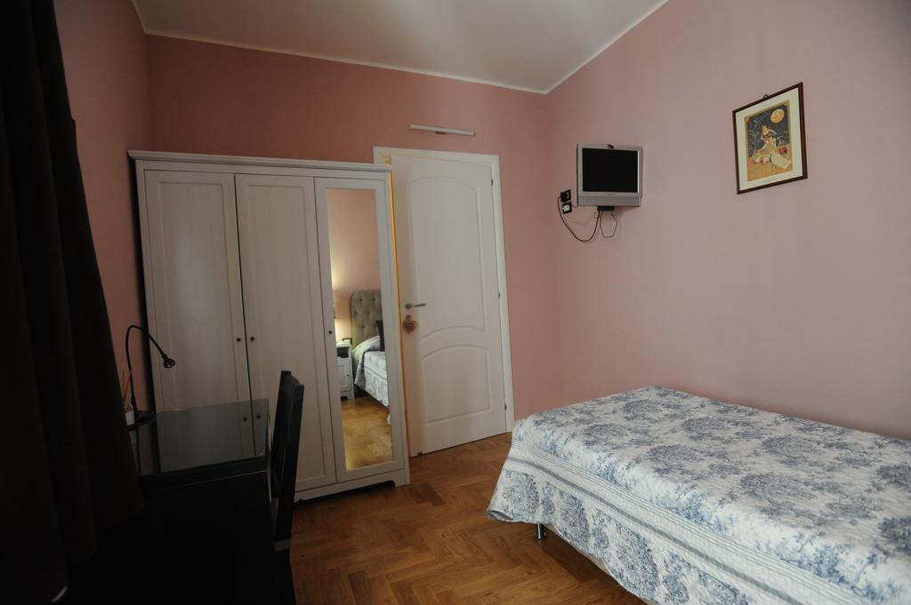 B&B Aurora Domus D'A-Mare Pesaro Ruang foto
