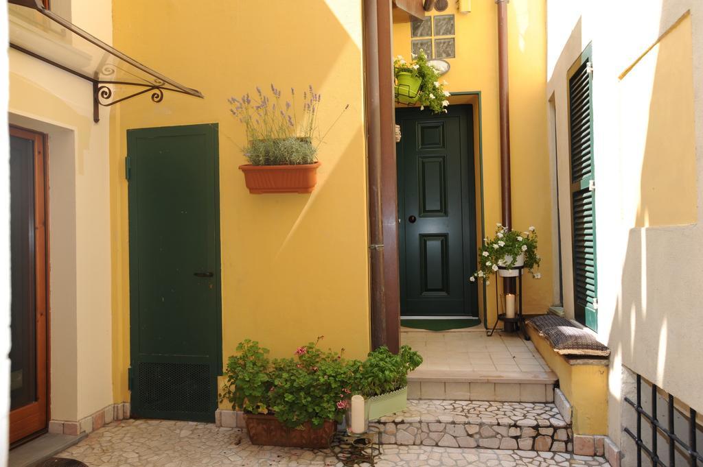 B&B Aurora Domus D'A-Mare Pesaro Bagian luar foto