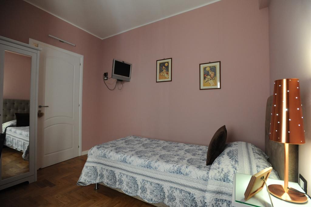 B&B Aurora Domus D'A-Mare Pesaro Ruang foto