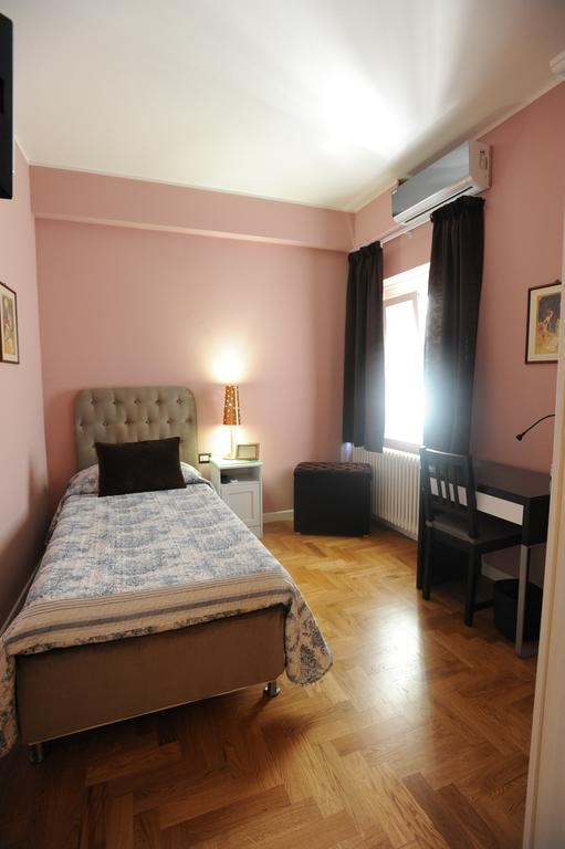 B&B Aurora Domus D'A-Mare Pesaro Ruang foto