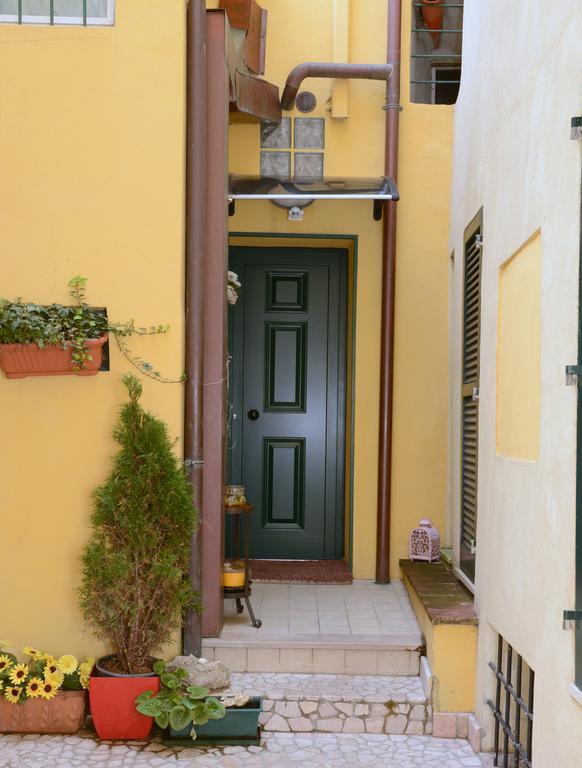 B&B Aurora Domus D'A-Mare Pesaro Bagian luar foto