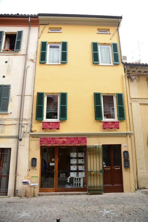 B&B Aurora Domus D'A-Mare Pesaro Bagian luar foto