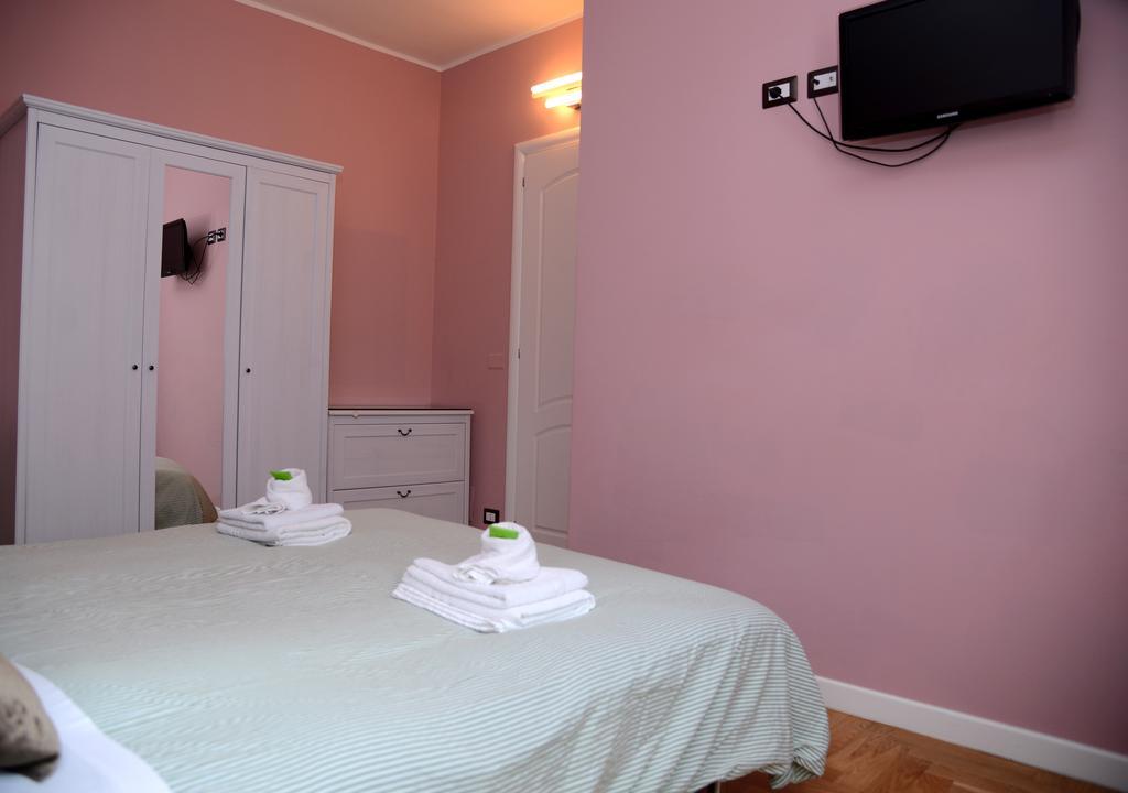 B&B Aurora Domus D'A-Mare Pesaro Bagian luar foto