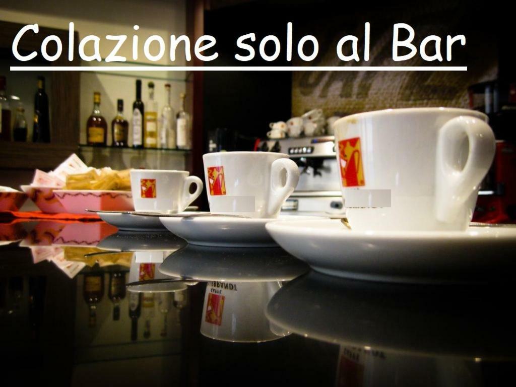 B&B Aurora Domus D'A-Mare Pesaro Bagian luar foto